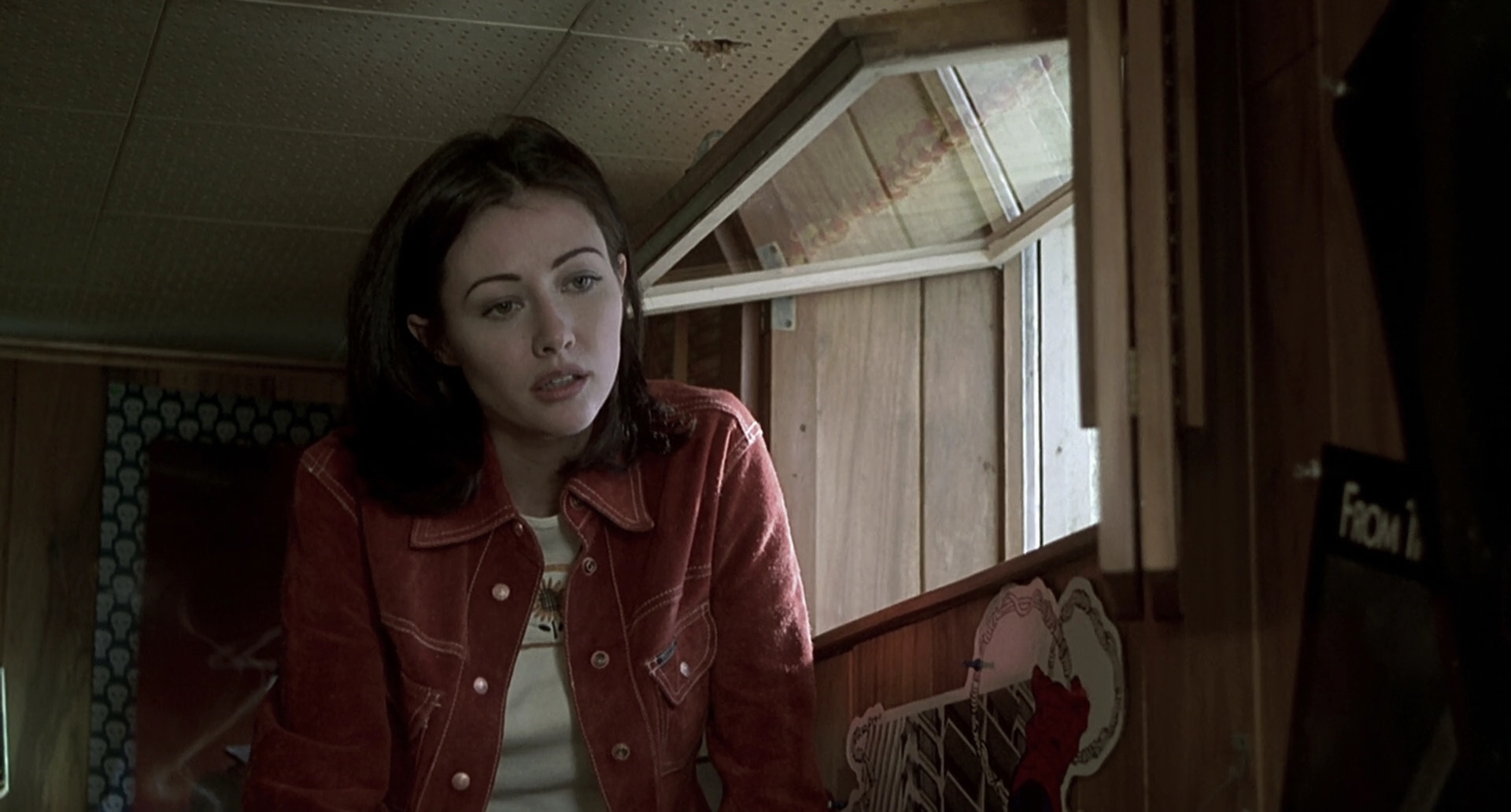 Charmed-Online-dot-net_Mallrats1048.jpg