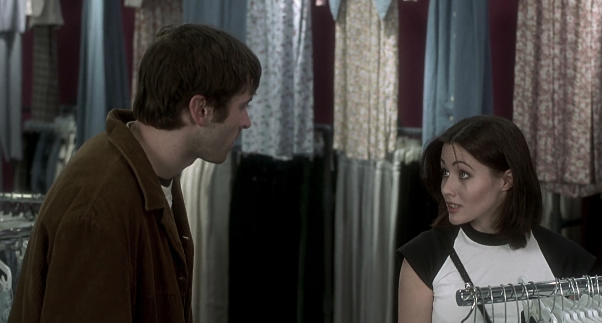 Charmed-Online-dot-net_Mallrats2238.jpg