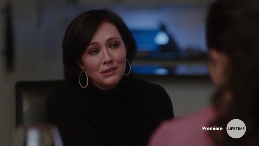 Charmed-Online-dot-NoOneWouldTell2554.jpg Charmed-Online-dot-NoOneWouldTell2554.jpg