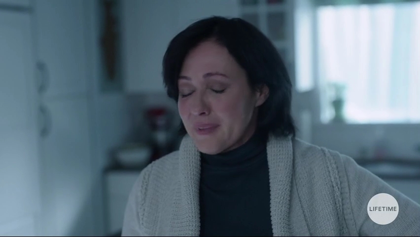 Charmed-Online-dot-NoOneWouldTell4849.jpg Charmed-Online-dot-NoOneWouldTell4849.jpg