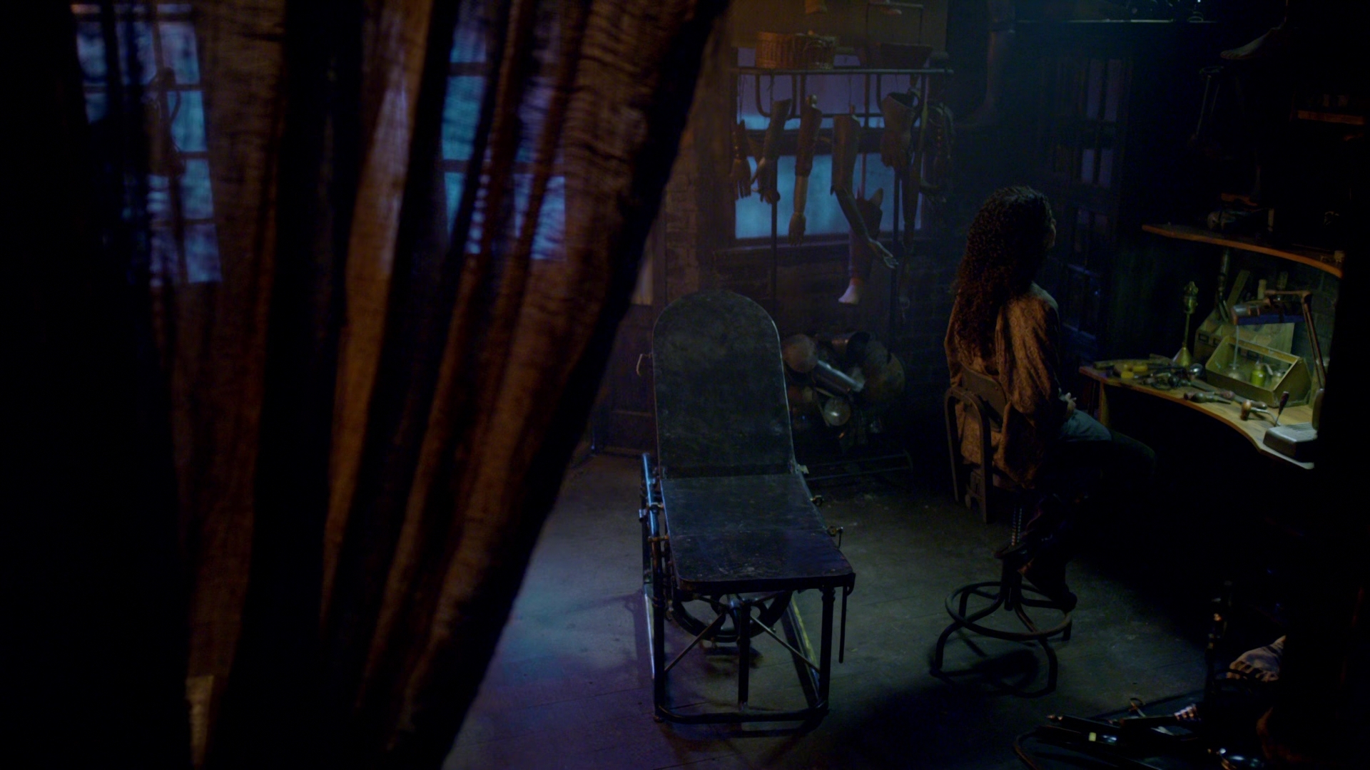 Charmed-Online-dot-nl_IntoTheBallands1x02-01694.jpg