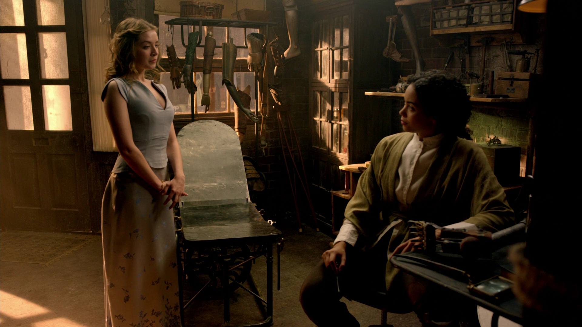Charmed-Online-dot-nl_IntoTheBallands1x03-0811.jpg