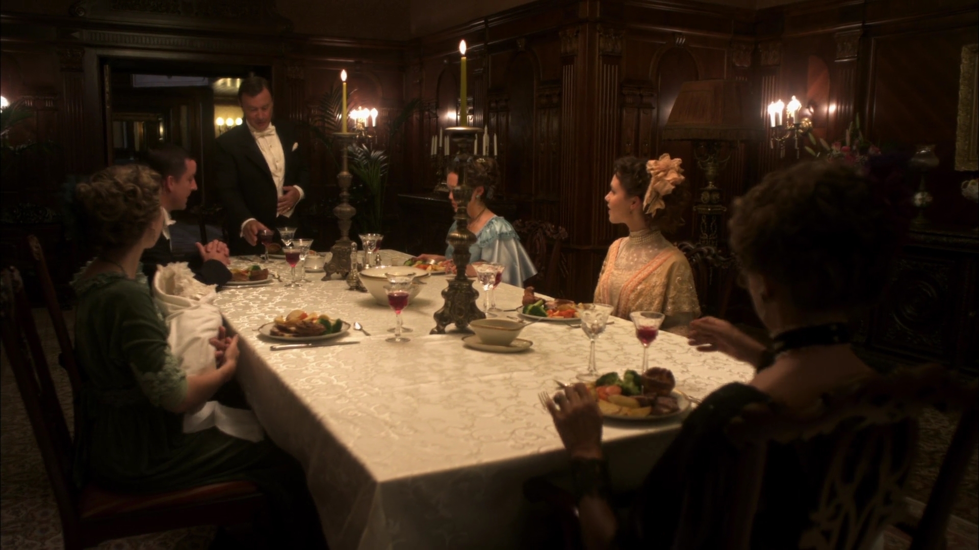 Charmed-Online-dot-nl-WhenCallsTheHearts0024.jpg Charmed-Online-dot-nl-WhenCallsTheHearts0024.jpg