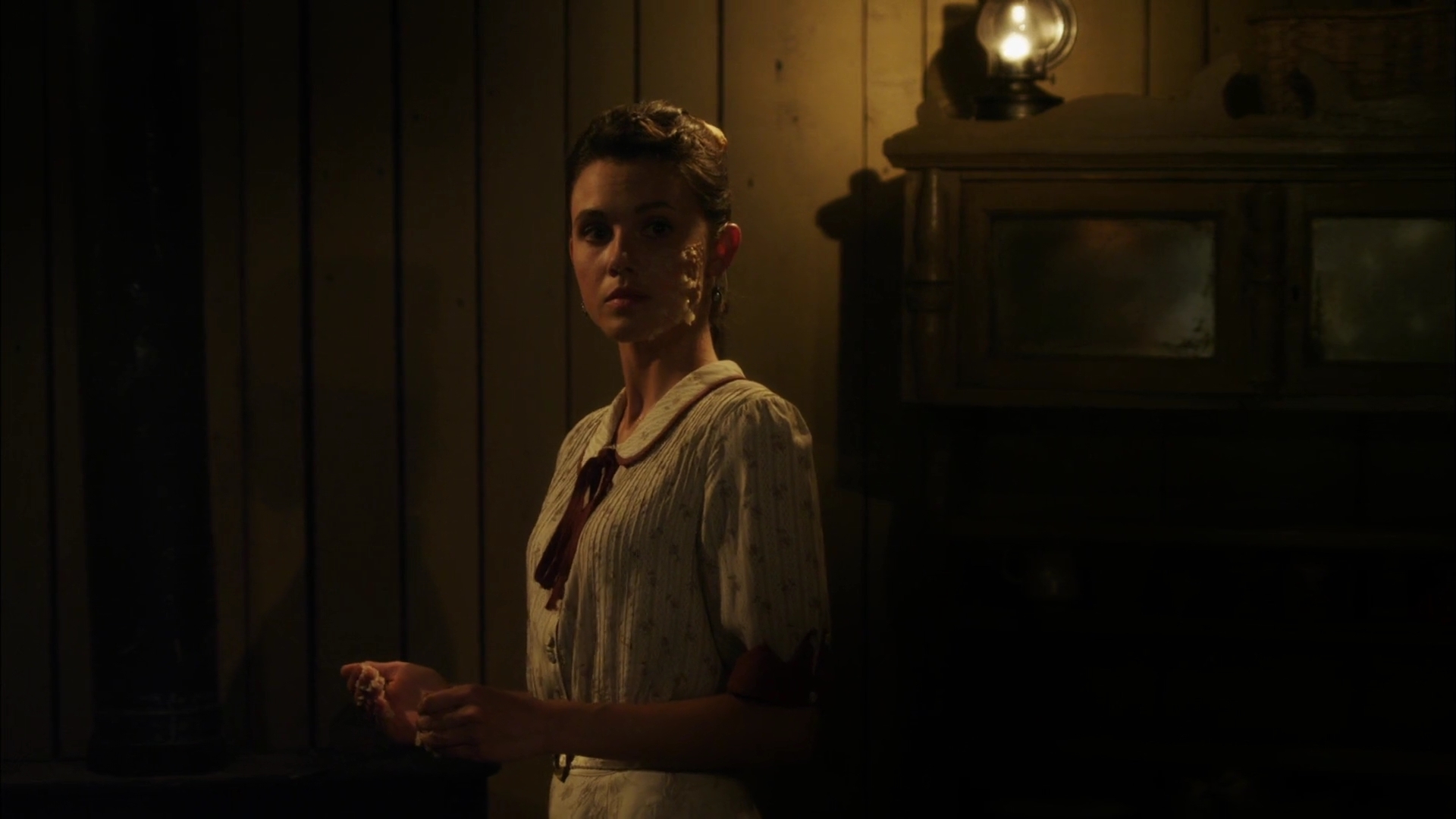Charmed-Online-dot-nl-WhenCallsTheHearts1527.jpg