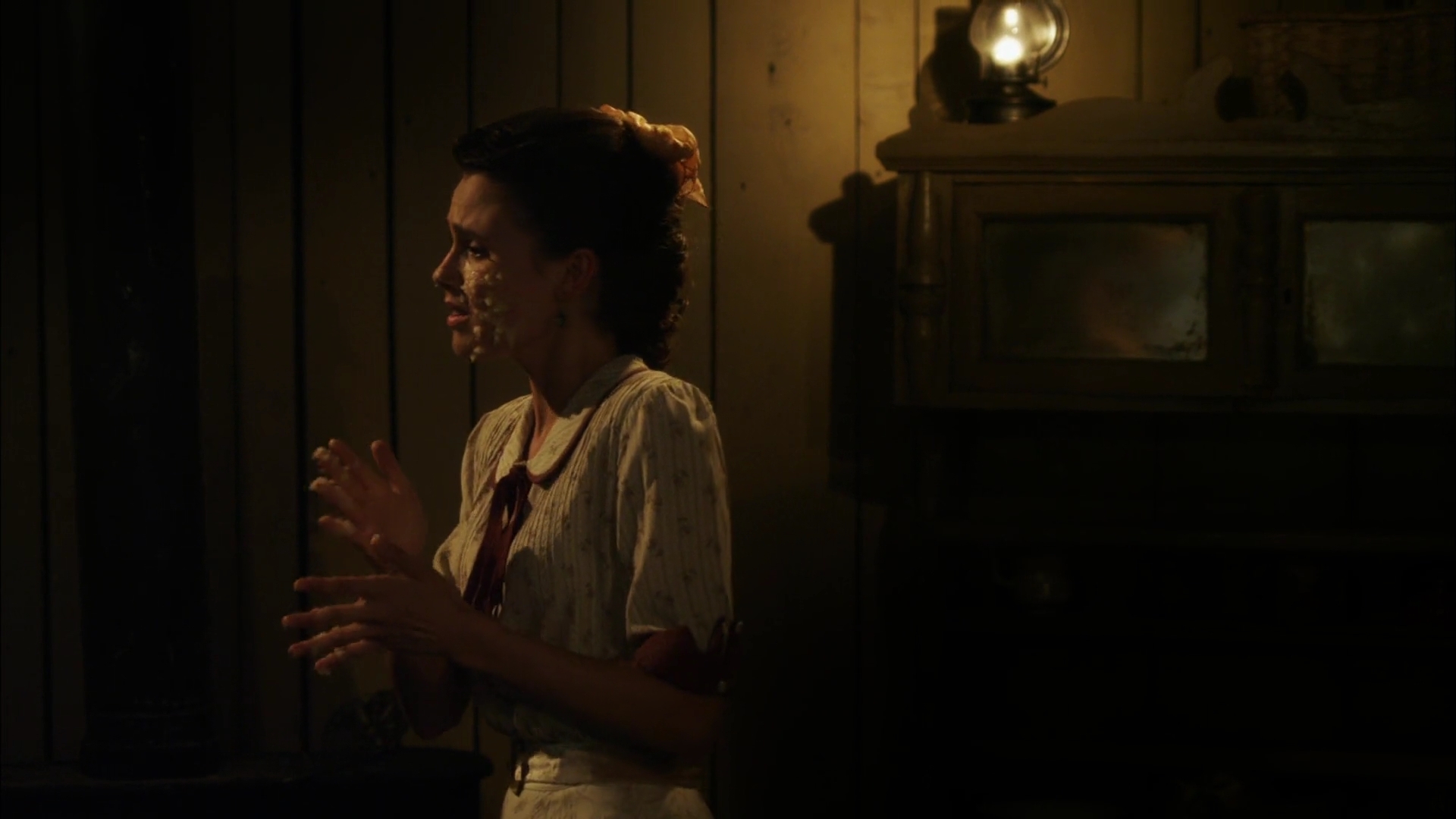 Charmed-Online-dot-nl-WhenCallsTheHearts1530.jpg Charmed-Online-dot-nl-WhenCallsTheHearts1530.jpg