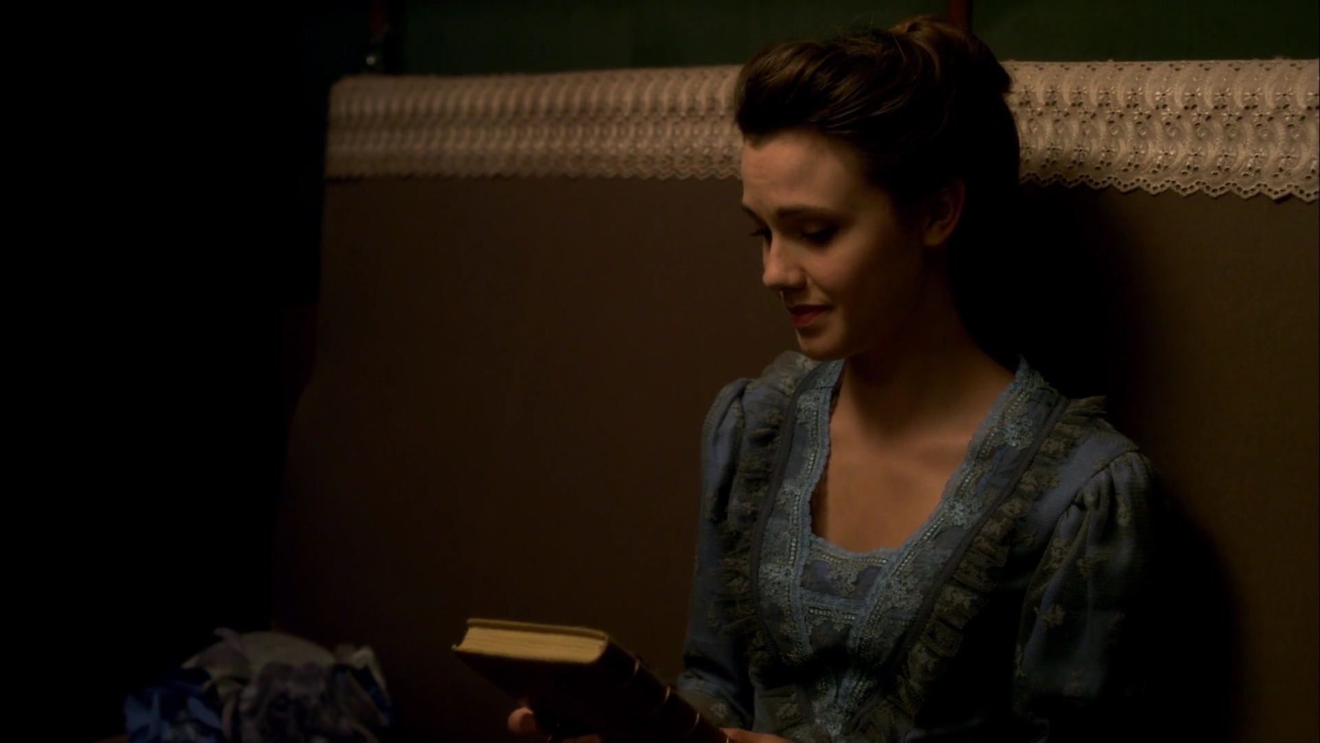 Charmed-Online-dot-nl-WhenCallsTheHearts2864.jpg