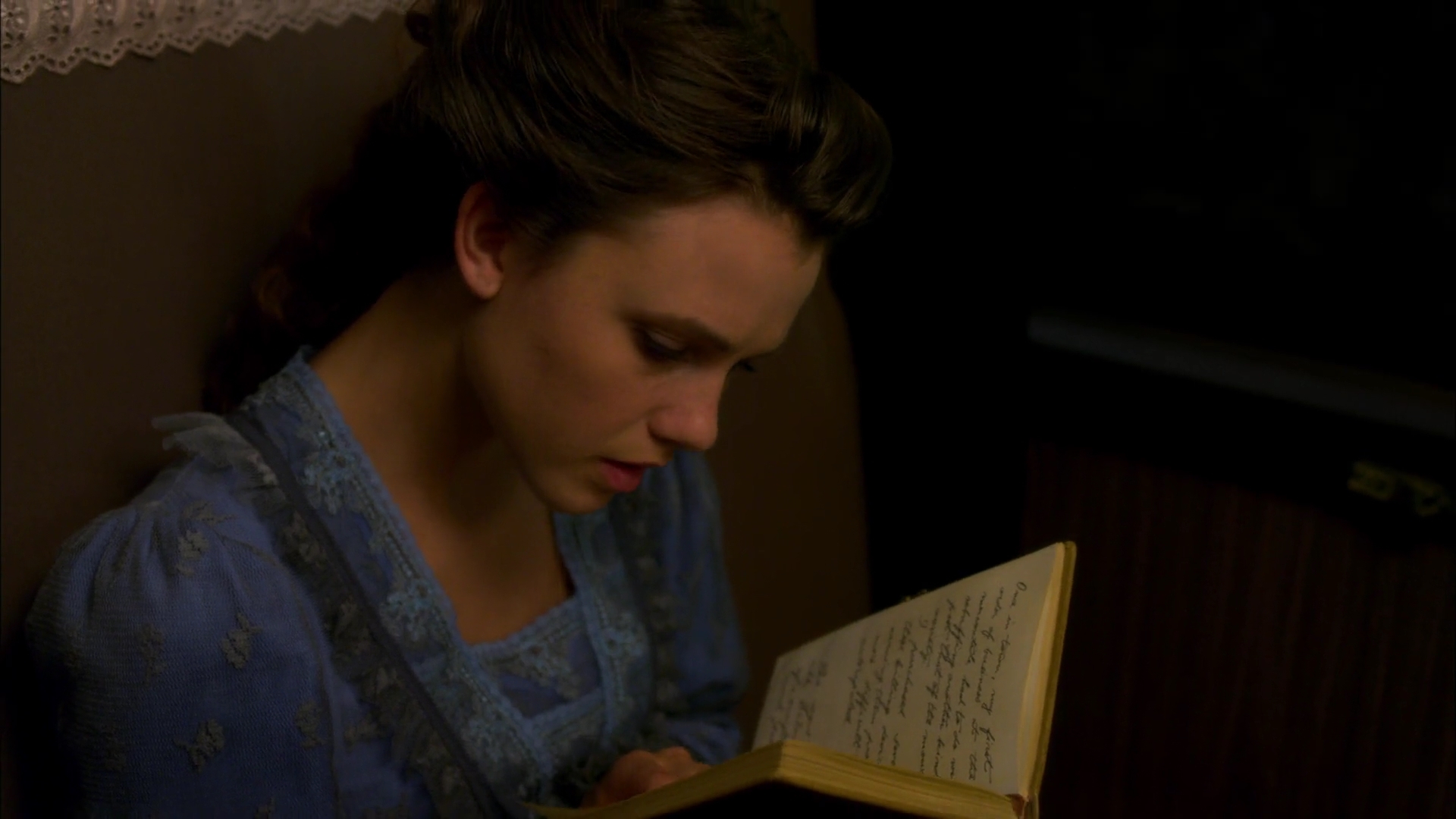 Charmed-Online-dot-nl-WhenCallsTheHearts3196.jpg