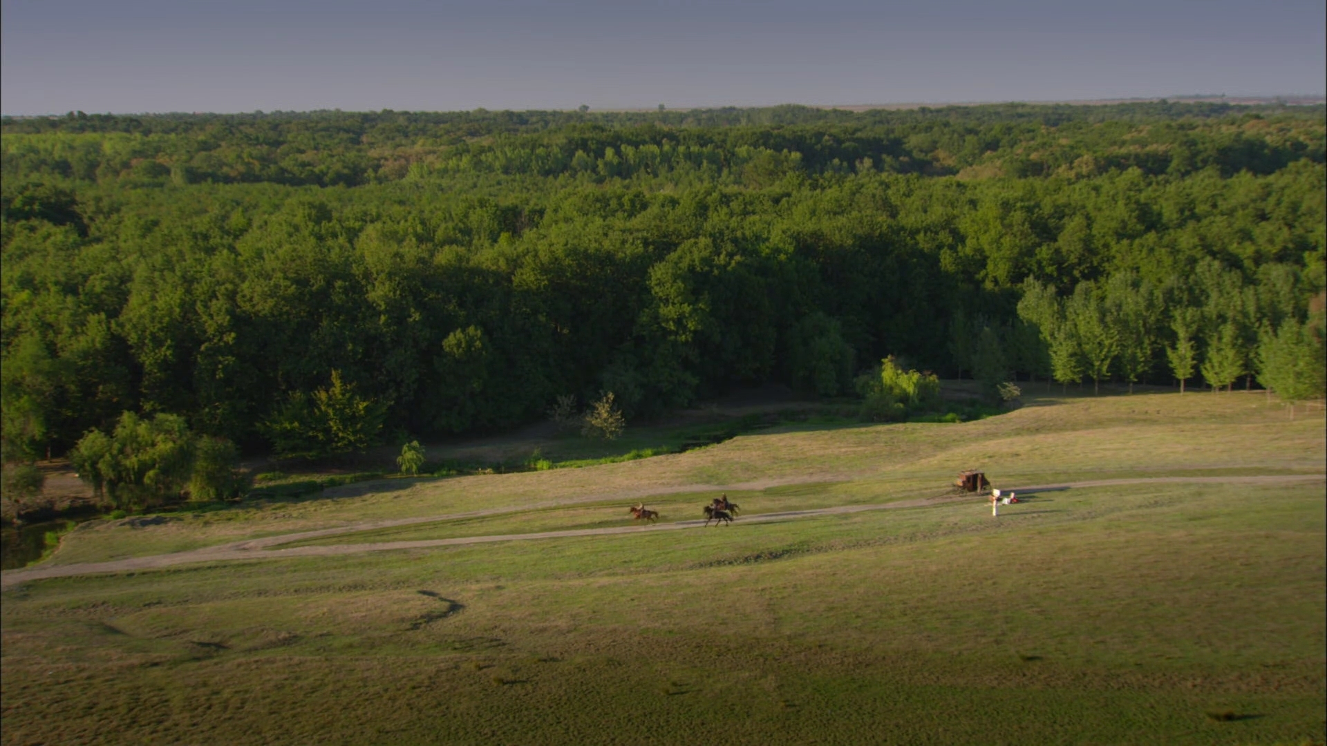 Charmed-Online-dot-nl-WhenCallsTheHearts4146.jpg Charmed-Online-dot-nl-WhenCallsTheHearts4146.jpg