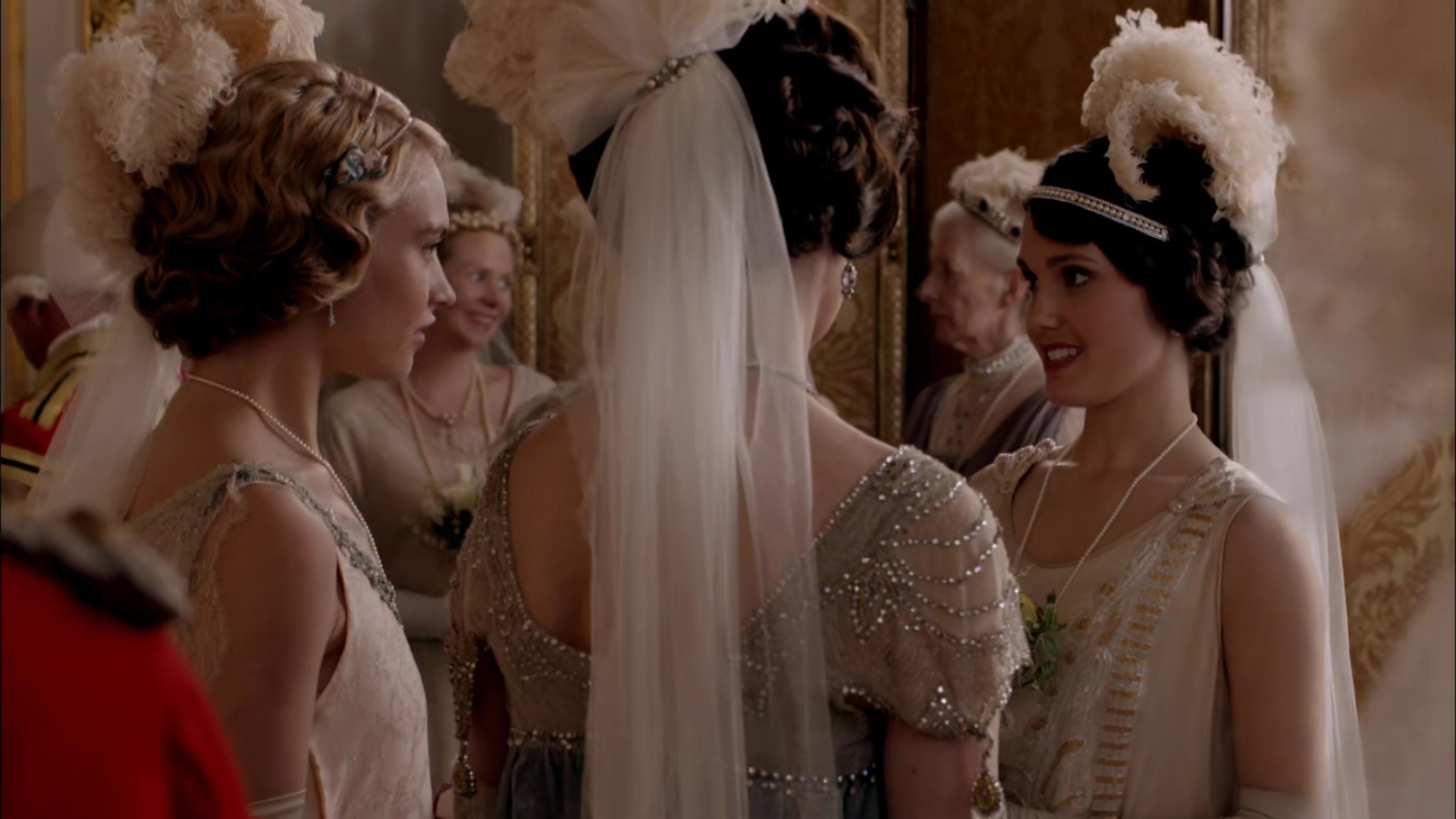 Charmed-Online-dot-nl-DowntownAbbey4x09-2010.jpg