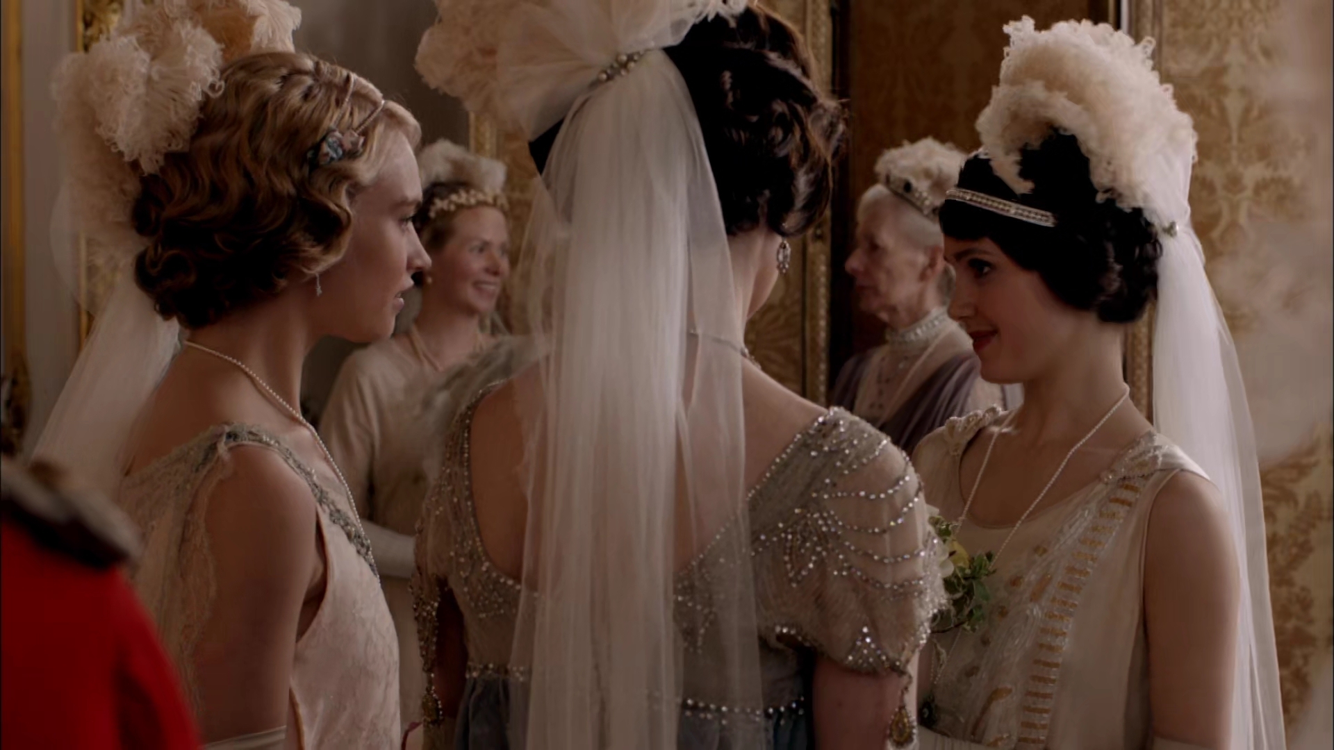 Charmed-Online-dot-nl-DowntownAbbey4x09-2011.jpg