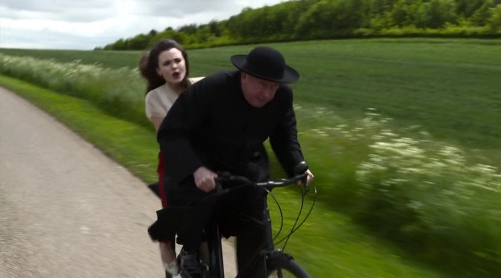 Charmed-Online-dot-nl-FatherBrown2x01-1645.jpg