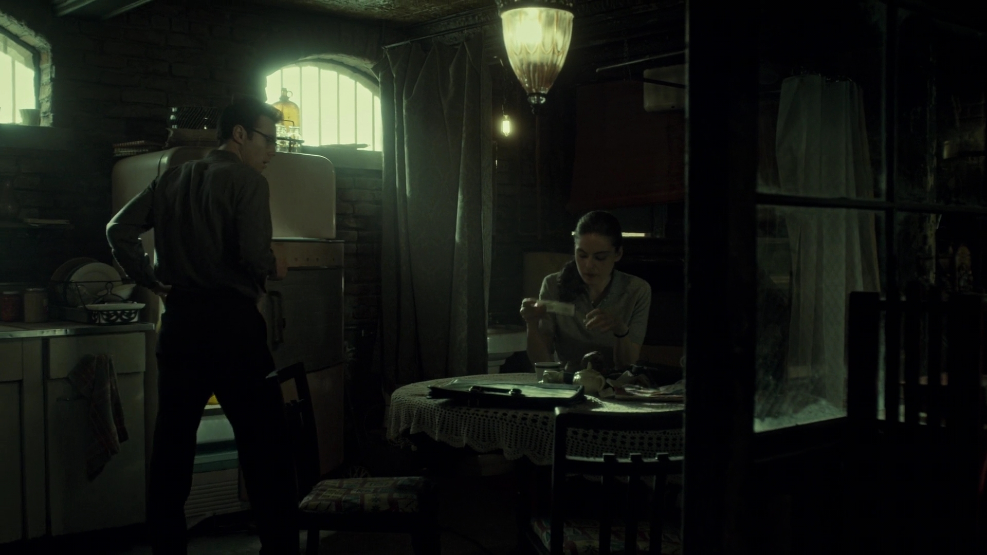Charmed-Online_nl-dot-nl_ManInTheHighCastle1x01-1523.jpg