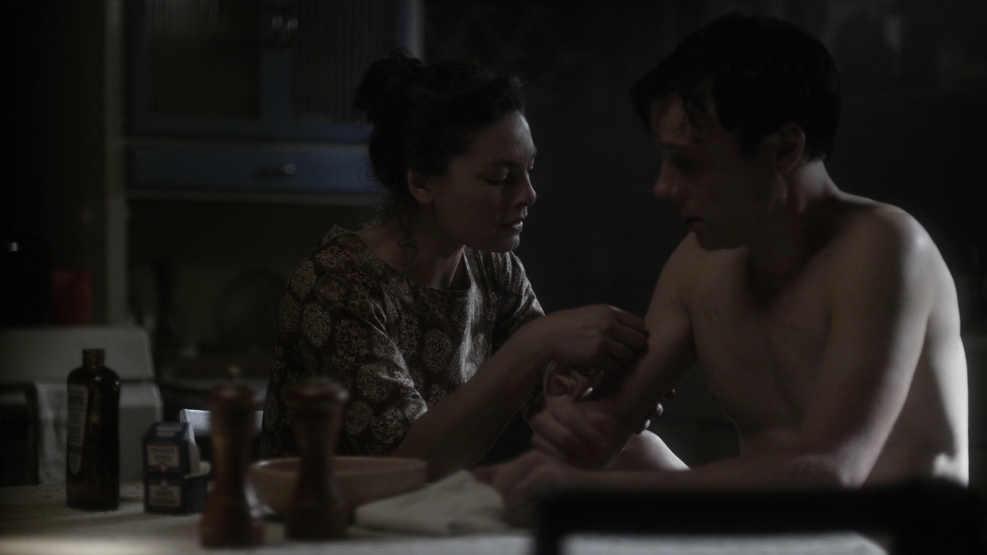 Charmed-Online-dot-nl_TheManInTheHighCastle1x05-0936.jpg Charmed-Online-dot-nl_TheManInTheHighCastle1x05-0936.jpg