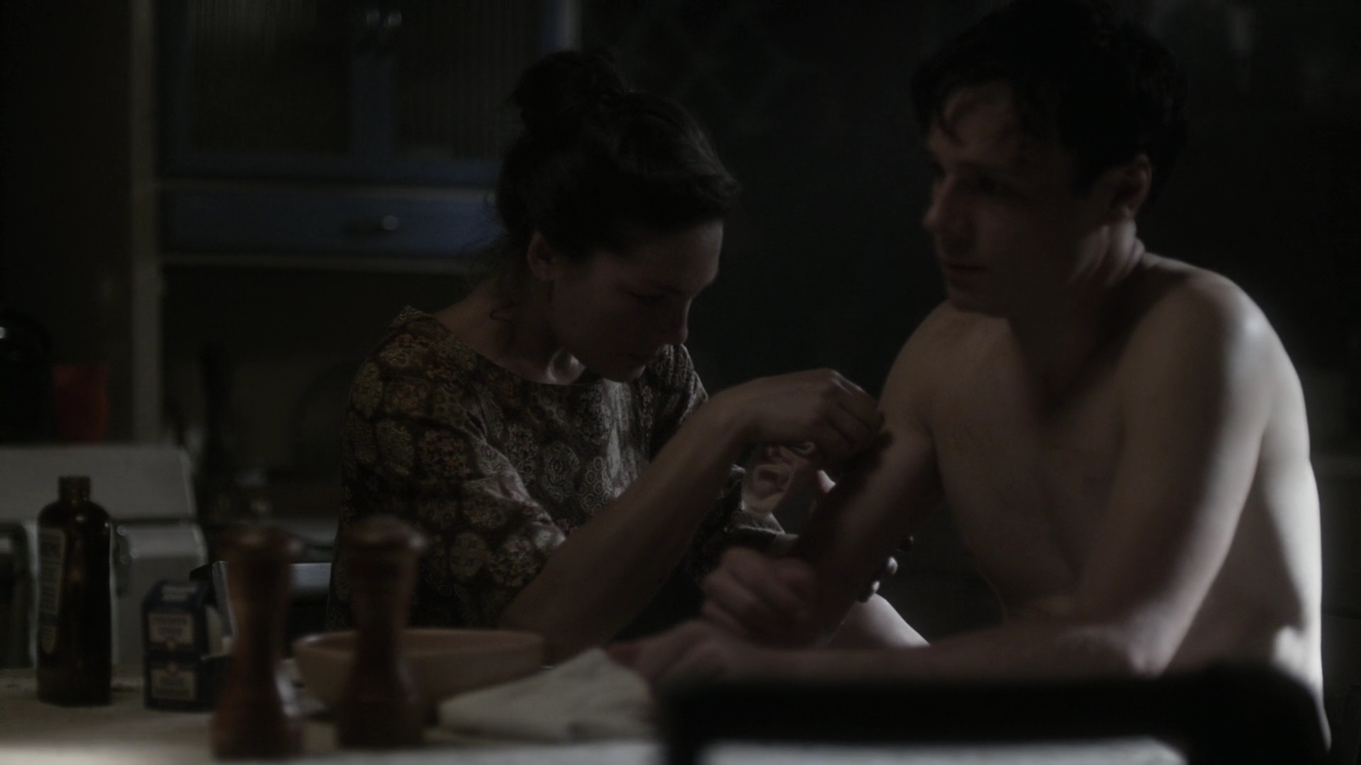 Charmed-Online-dot-nl_TheManInTheHighCastle1x05-0944.jpg Charmed-Online-dot-nl_TheManInTheHighCastle1x05-0944.jpg