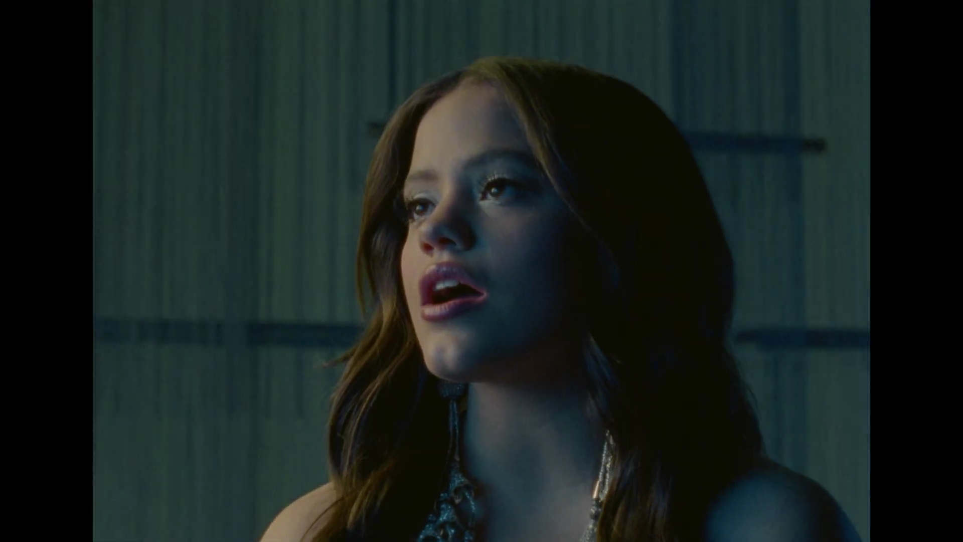 Charmed-Online-dot-nl_SarahJeffery-Suffer_MusicVideo0046.jpg