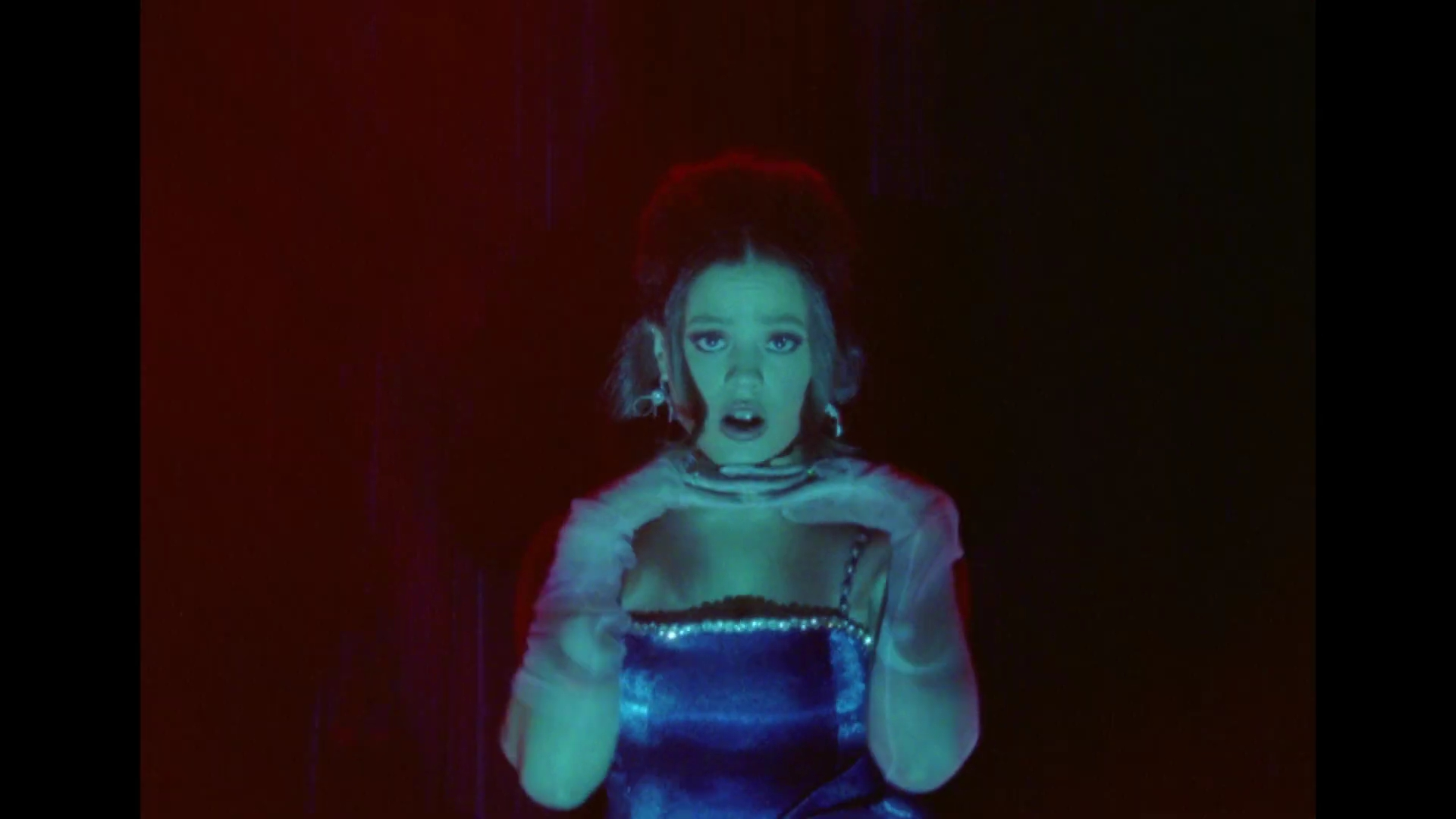 Charmed-Online-dot-nl_SarahJeffery-Suffer_MusicVideo0110.jpg