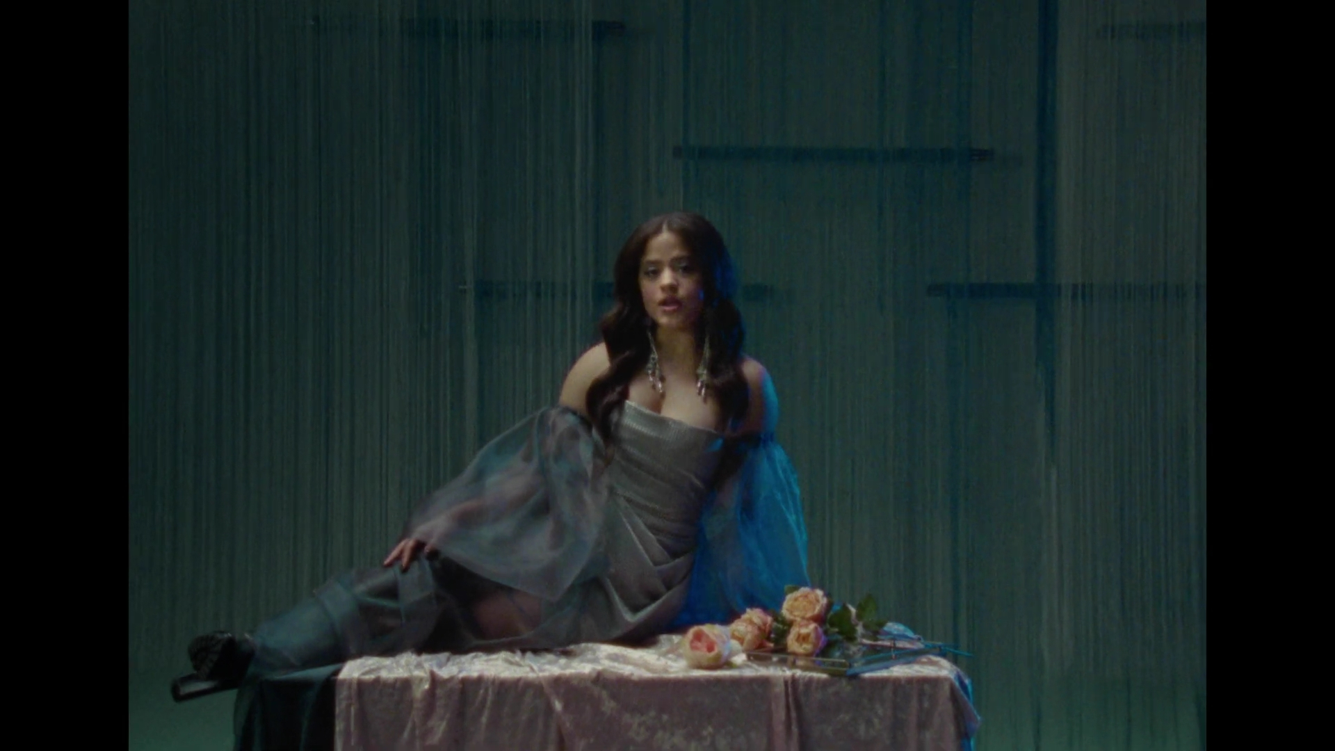 Charmed-Online-dot-nl_SarahJeffery-Suffer_MusicVideo0192.jpg