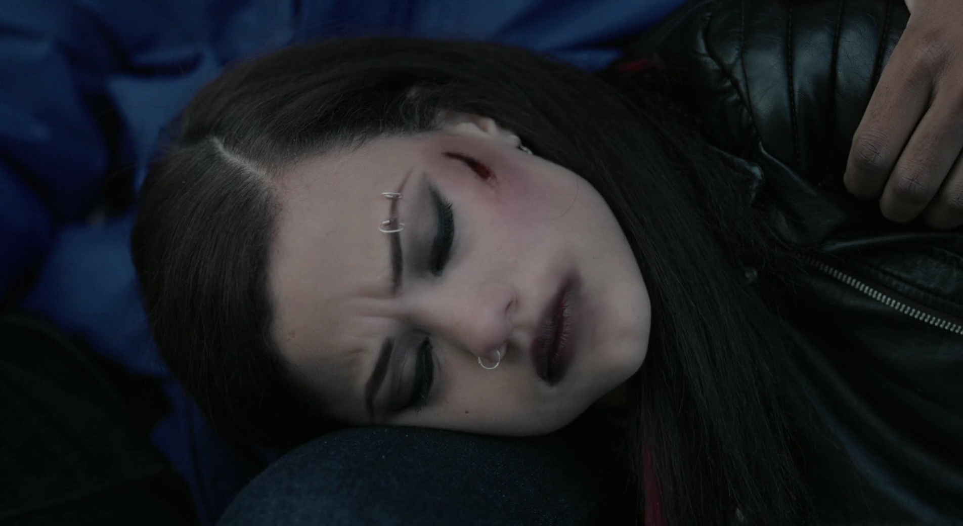 Charmed-Online-dot-nl_AcrossTheLine3470.jpg