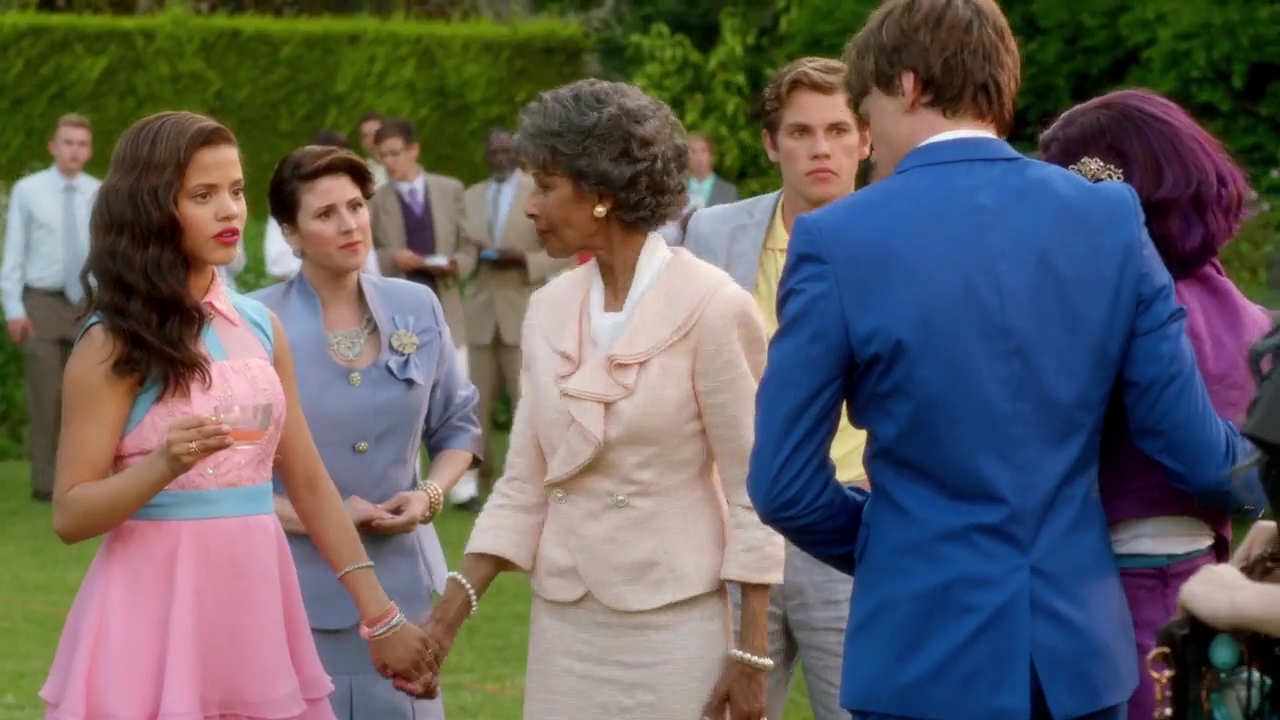Charmed-Online-dot-nl_Descendants5146.jpg