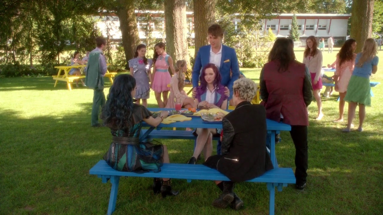 Charmed-Online-dot-nl_Descendants5287.jpg