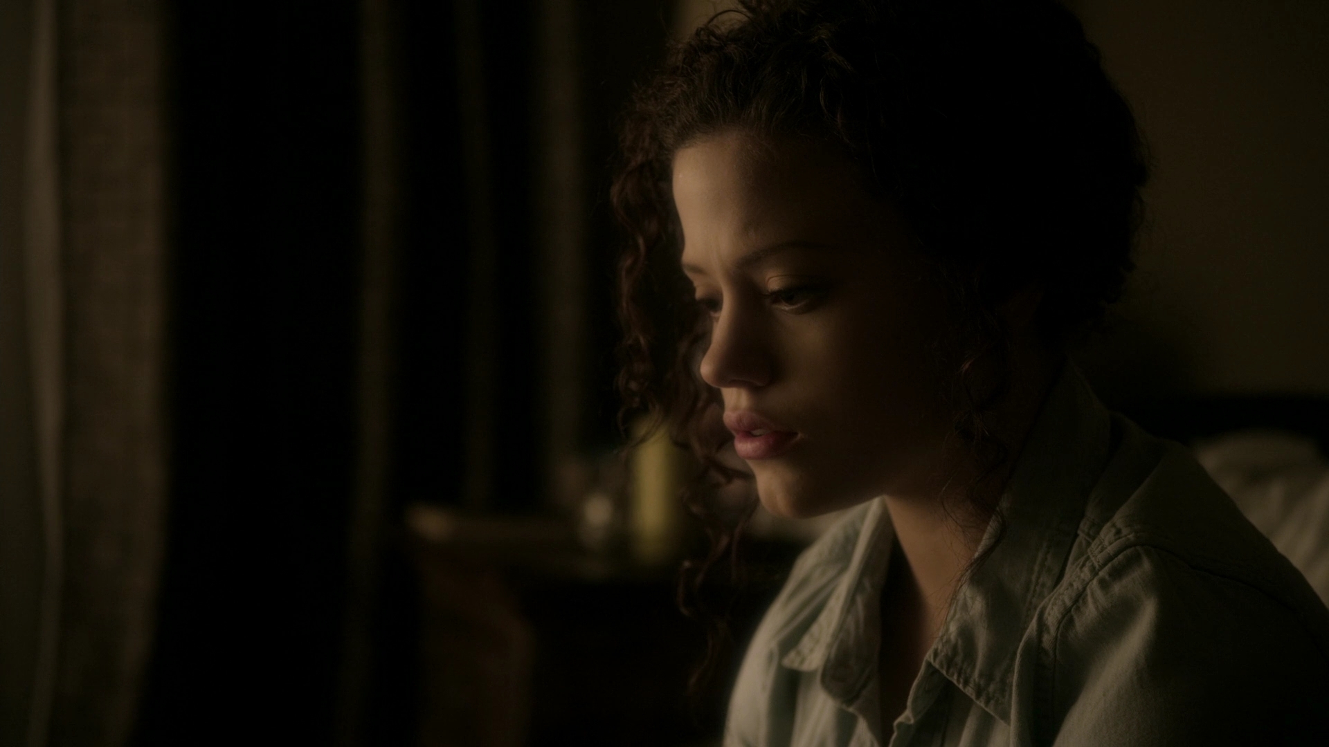 Charmed-Online-dot-nl_Rogue3x01-1554.jpg Charmed-Online-dot-nl_Rogue3x01-1554.jpg