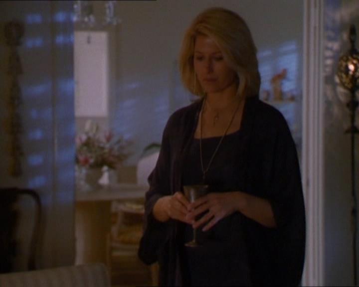 Charmed-Online_dot_net-1x01SomethingWiccaThisWayComes0027.jpg Charmed-Online_dot_net-1x01SomethingWiccaThisWayComes0027.jpg