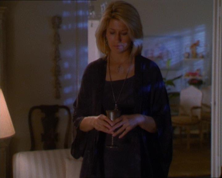 Charmed-Online_dot_net-1x01SomethingWiccaThisWayComes0028.jpg Charmed-Online_dot_net-1x01SomethingWiccaThisWayComes0028.jpg