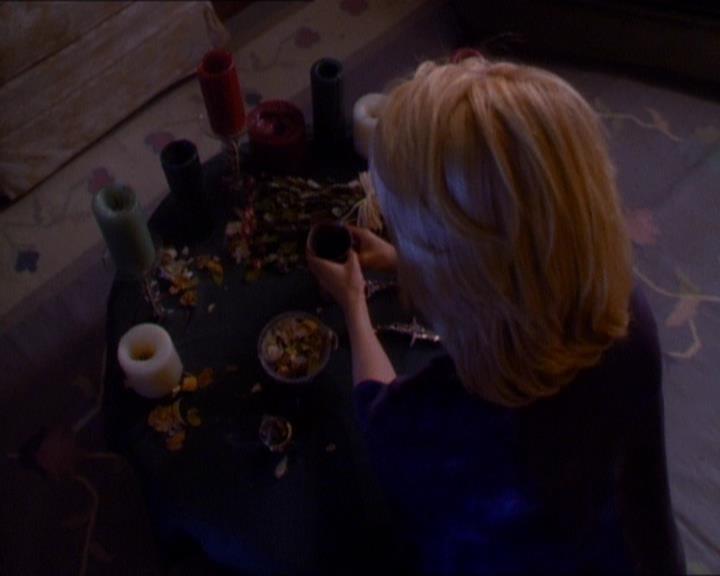Charmed-Online_dot_net-1x01SomethingWiccaThisWayComes0031.jpg