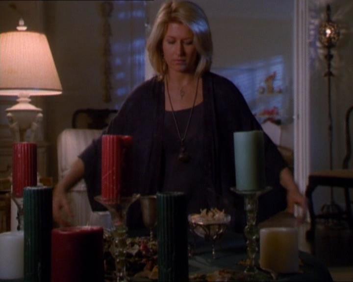 Charmed-Online_dot_net-1x01SomethingWiccaThisWayComes0032.jpg Charmed-Online_dot_net-1x01SomethingWiccaThisWayComes0032.jpg