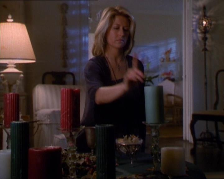 Charmed-Online_dot_net-1x01SomethingWiccaThisWayComes0033.jpg