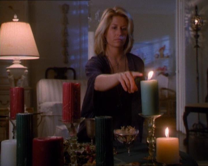Charmed-Online_dot_net-1x01SomethingWiccaThisWayComes0036.jpg