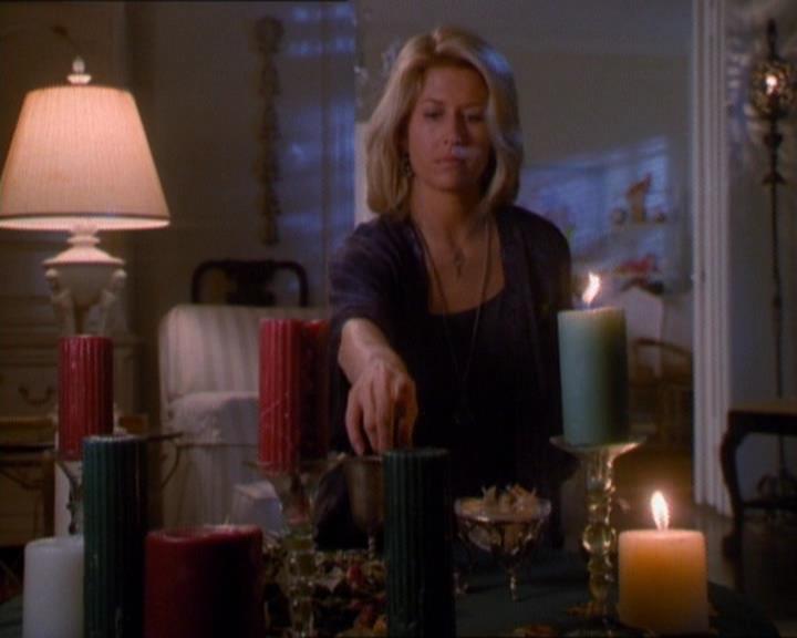 Charmed-Online_dot_net-1x01SomethingWiccaThisWayComes0037.jpg