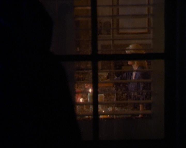 Charmed-Online_dot_net-1x01SomethingWiccaThisWayComes0047.jpg Charmed-Online_dot_net-1x01SomethingWiccaThisWayComes0047.jpg