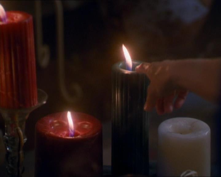 Charmed-Online_dot_net-1x01SomethingWiccaThisWayComes0054.jpg