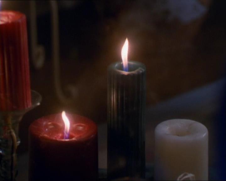 Charmed-Online_dot_net-1x01SomethingWiccaThisWayComes0055.jpg