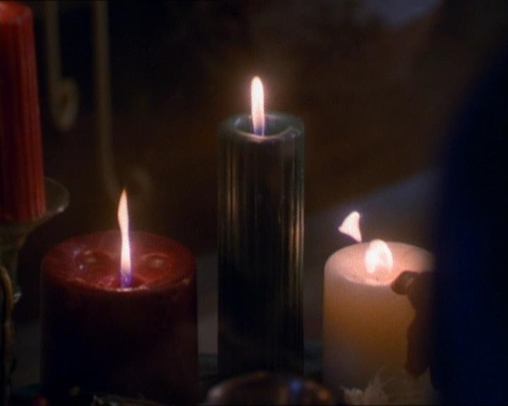 Charmed-Online_dot_net-1x01SomethingWiccaThisWayComes0056.jpg Charmed-Online_dot_net-1x01SomethingWiccaThisWayComes0056.jpg
