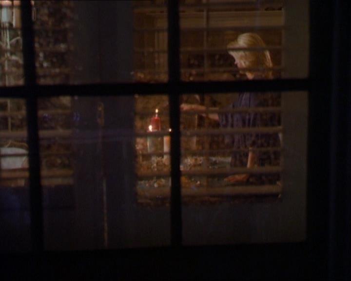 Charmed-Online_dot_net-1x01SomethingWiccaThisWayComes0060.jpg