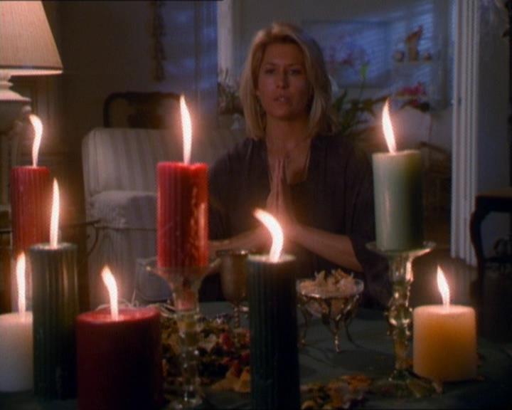 Charmed-Online_dot_net-1x01SomethingWiccaThisWayComes0065.jpg