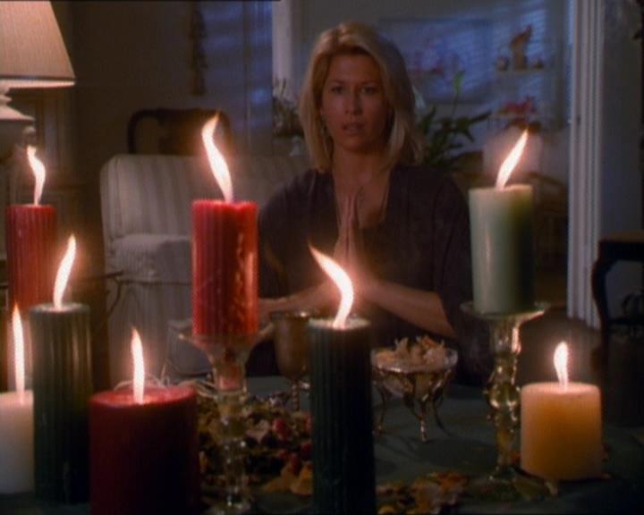 Charmed-Online_dot_net-1x01SomethingWiccaThisWayComes0067.jpg Charmed-Online_dot_net-1x01SomethingWiccaThisWayComes0067.jpg