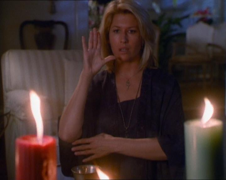 Charmed-Online_dot_net-1x01SomethingWiccaThisWayComes0077.jpg Charmed-Online_dot_net-1x01SomethingWiccaThisWayComes0077.jpg