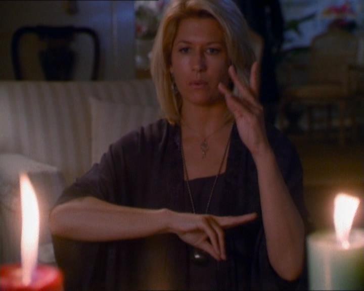 Charmed-Online_dot_net-1x01SomethingWiccaThisWayComes0079.jpg Charmed-Online_dot_net-1x01SomethingWiccaThisWayComes0079.jpg