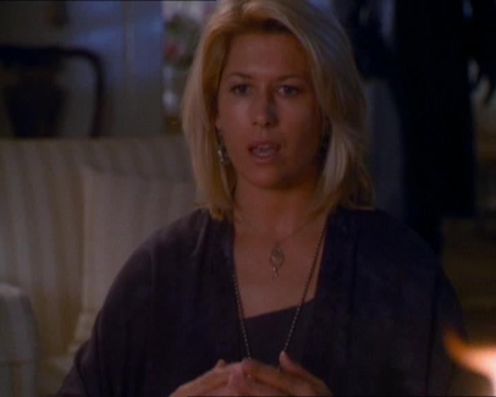 Charmed-Online_dot_net-1x01SomethingWiccaThisWayComes0083.jpg