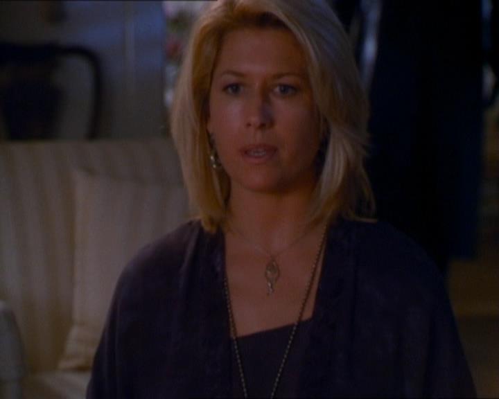 Charmed-Online_dot_net-1x01SomethingWiccaThisWayComes0085.jpg