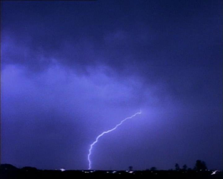 Charmed-Online_dot_net-1x01SomethingWiccaThisWayComes0105.jpg Charmed-Online_dot_net-1x01SomethingWiccaThisWayComes0105.jpg