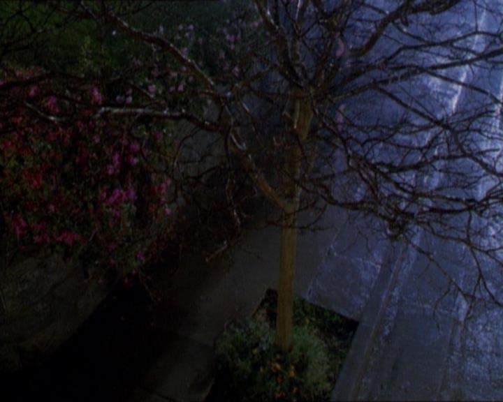 Charmed-Online_dot_net-1x01SomethingWiccaThisWayComes0106.jpg Charmed-Online_dot_net-1x01SomethingWiccaThisWayComes0106.jpg