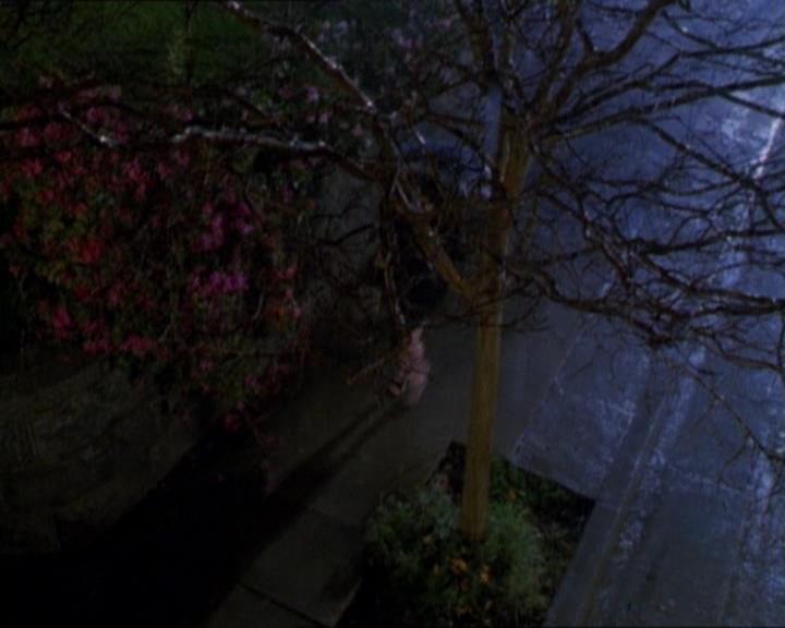 Charmed-Online_dot_net-1x01SomethingWiccaThisWayComes0107.jpg