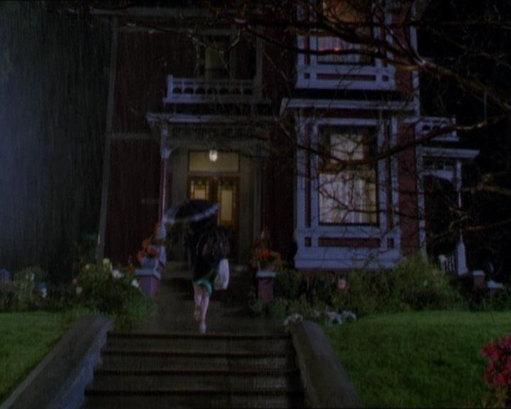 Charmed-Online_dot_net-1x01SomethingWiccaThisWayComes0112.jpg