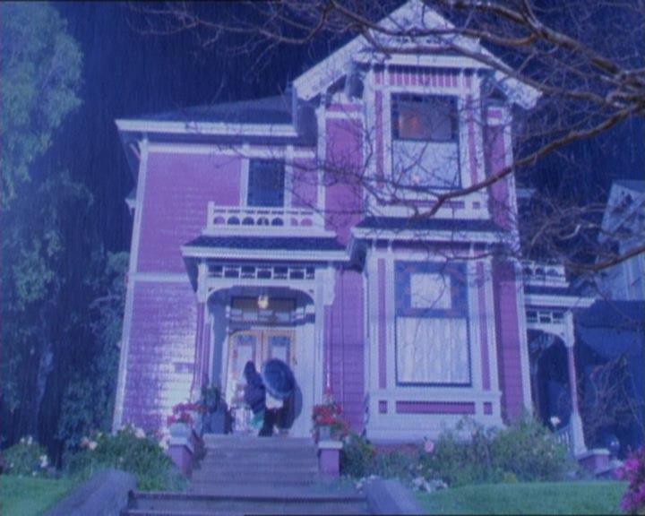 Charmed-Online_dot_net-1x01SomethingWiccaThisWayComes0117.jpg
