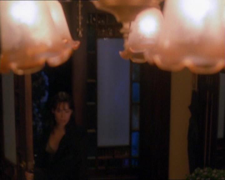 Charmed-Online_dot_net-1x01SomethingWiccaThisWayComes0118.jpg Charmed-Online_dot_net-1x01SomethingWiccaThisWayComes0118.jpg