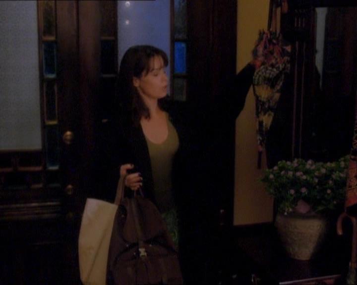 Charmed-Online_dot_net-1x01SomethingWiccaThisWayComes0122.jpg Charmed-Online_dot_net-1x01SomethingWiccaThisWayComes0122.jpg